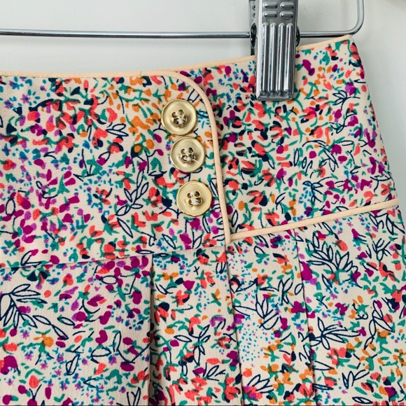 Topshop Pleated Floral Gold Button Shorts - Picture 2 of 7